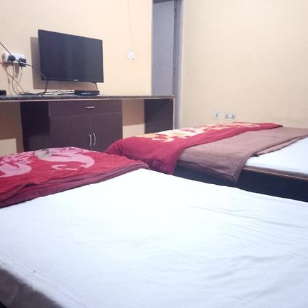 Yash Guest House 01 Minute Walk In Nizamuddin Railway Station New Delhi Exterior photo