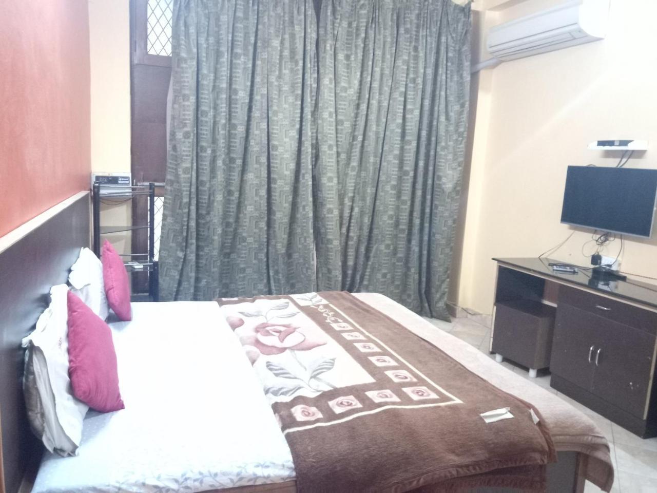 Yash Guest House 01 Minute Walk In Nizamuddin Railway Station New Delhi Exterior photo